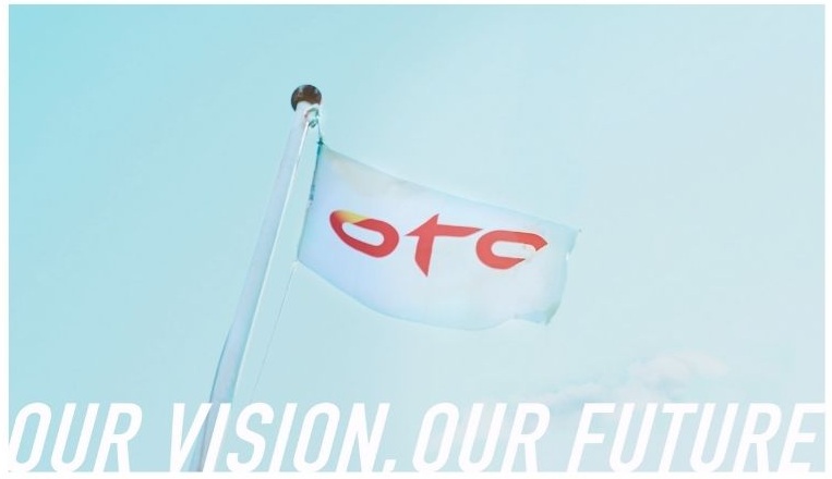 大阪チタニウムテクノロジーズのロゴがかかれた旗